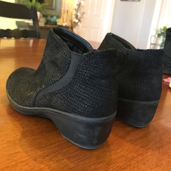 Sketchers Comfy Black Booties - Picture 2 of 7
